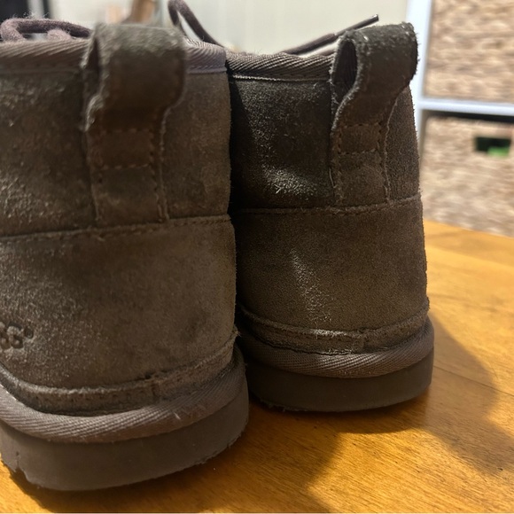 UGG Men's Neumel Classic Suede Lace-Up Chukka Boots, Charcoal, size 7 (Eur 40). - Picture 10 of 10